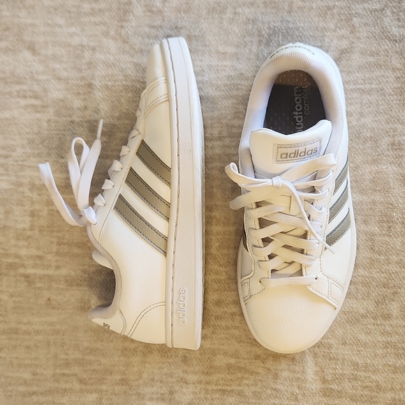 White Adidas with Cloudfoam Comfort Insoles 💎 - Picture 3 of 6